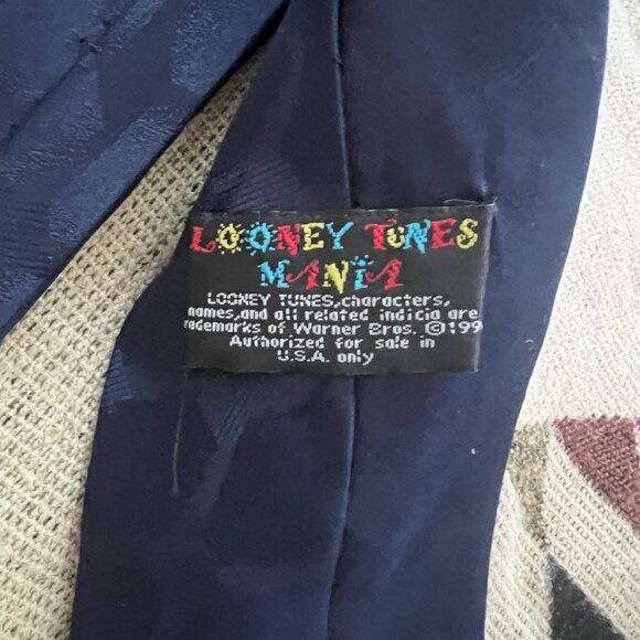 Looney Tunes Tie - Picture 2 of 3
